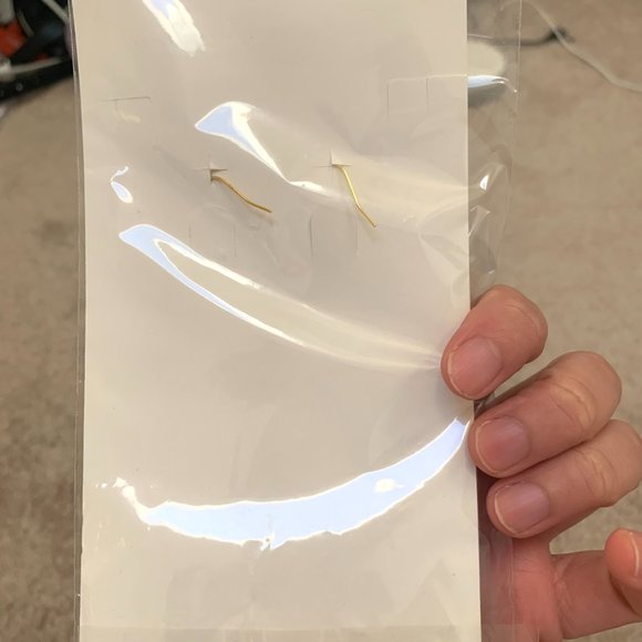 Brand new pair of stunning earrings - Picture 4 of 4